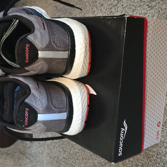 Saucony Men’s Triumph 19 Running Shoe Used. Good condition. No holes. - Picture 3 of 4